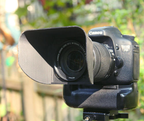 Large
                lenshood for Canon 18-135 STM lens